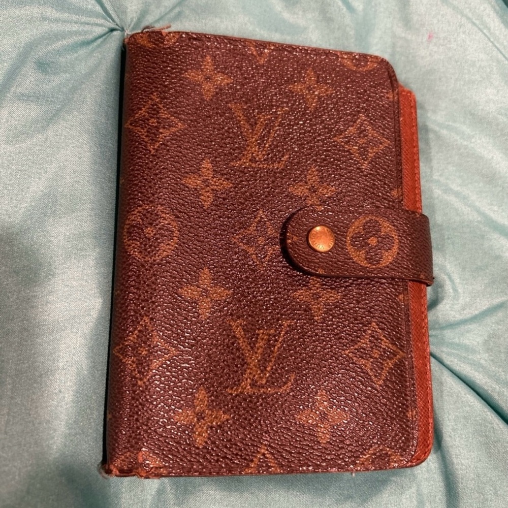Louis Vuitton monogram wallet. Features a secure close snap closure.